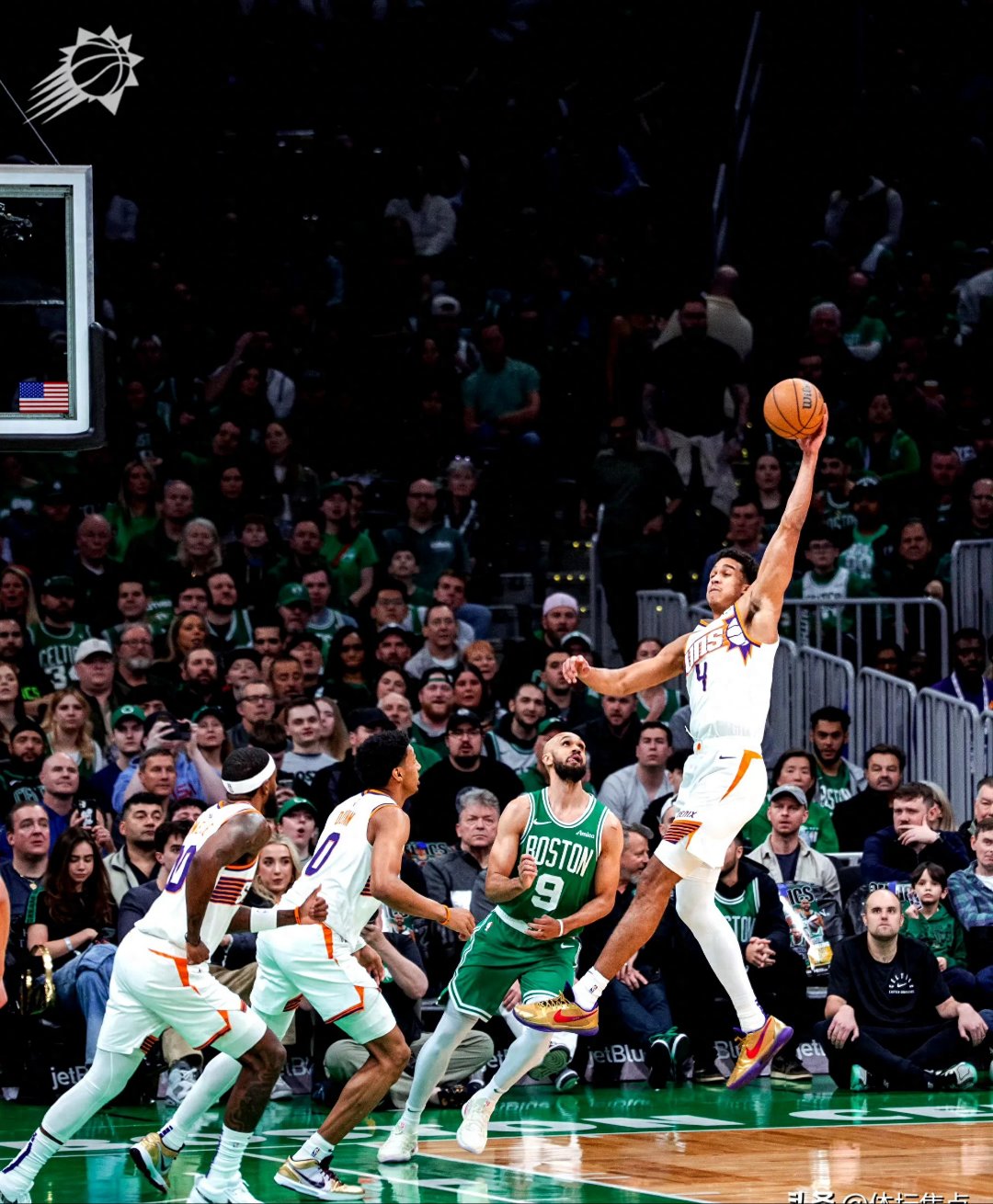 包含赛地聚焦：NBA常规赛集结日热度飙升，波特兰开拓者防线松动，震撼外界，轮换策略成焦点的词条